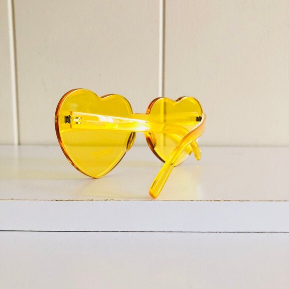 Heart Shape Frameless Sunglasses - Picture 3 of 5